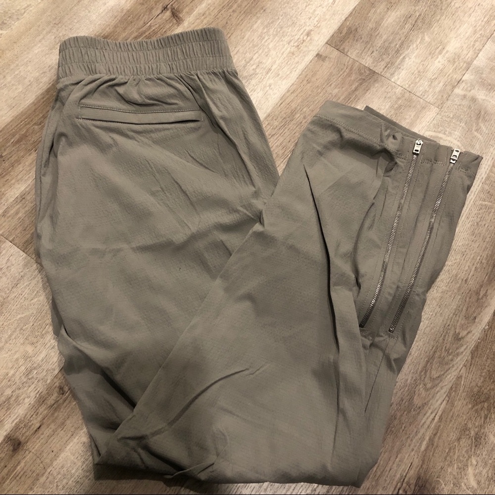 Athleta 7/8 Zippered Ankle Pant
